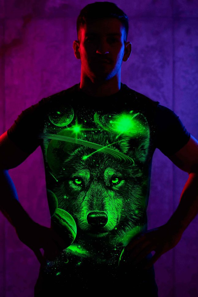 Светящаяся футболка Волк Космос