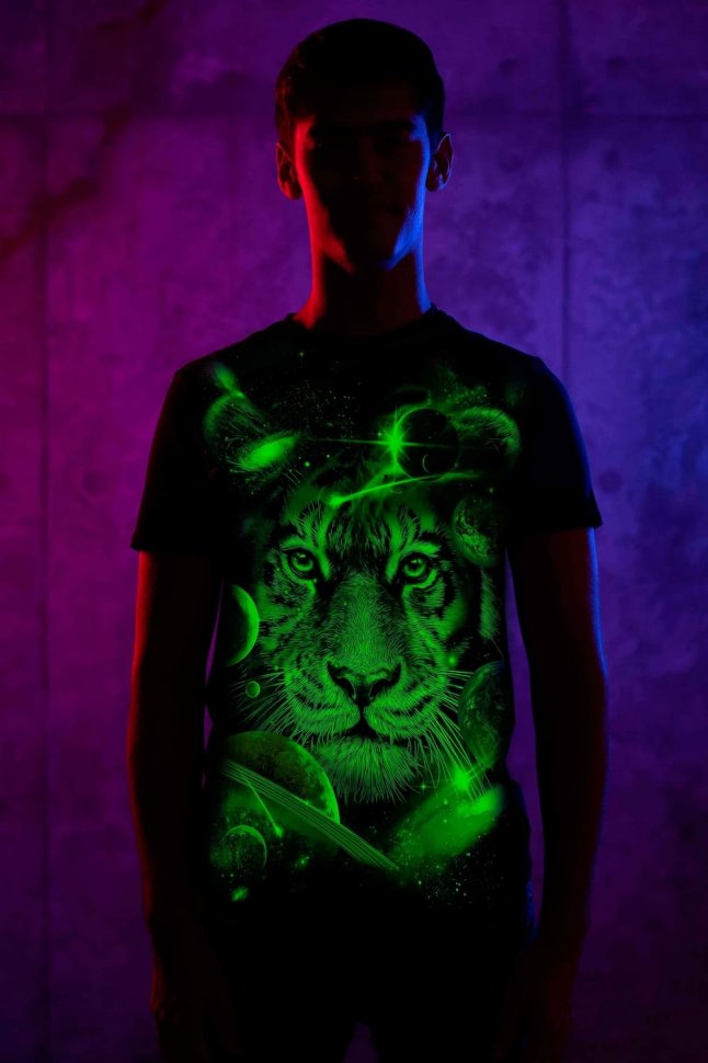 Светящаяся футболка Тигр Космос